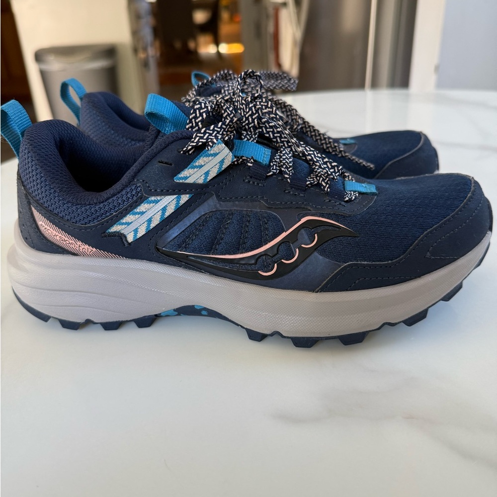 Saucony women’s' Navy and Teal Sneakers - Picture 2 of 8
